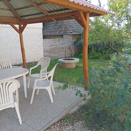 Bandi Vendeghaz Apartmán *