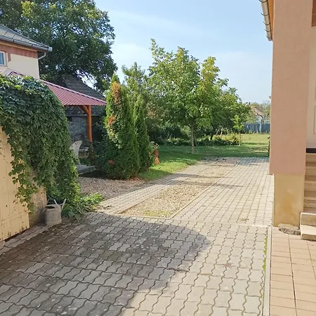 Bandi Vendeghaz 아파트 Verpelét