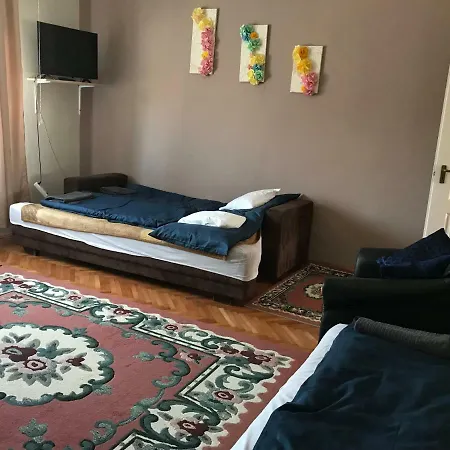 Apartment Bandi Vendeghaz *