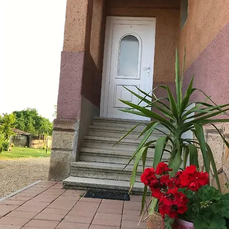 Bandi Vendeghaz Apartmán *
