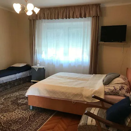 Bandi Vendeghaz Apartment